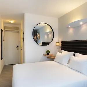 Chromatics & Restaurant Hill Club By Happyculture Hotel
